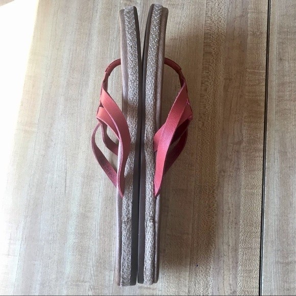 Leather UGG Annice Coral Pink Flip Flops size 8. - Picture 3 of 10